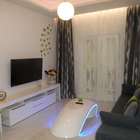 Laura White Tower Apartment-2