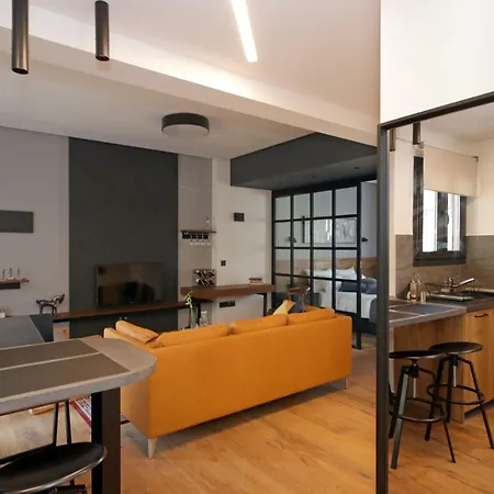 Tom'S Bachelor Pad-2