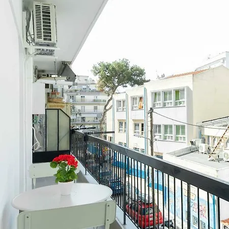 Cosy 2Bdrm Apartment Close To The City Center-3