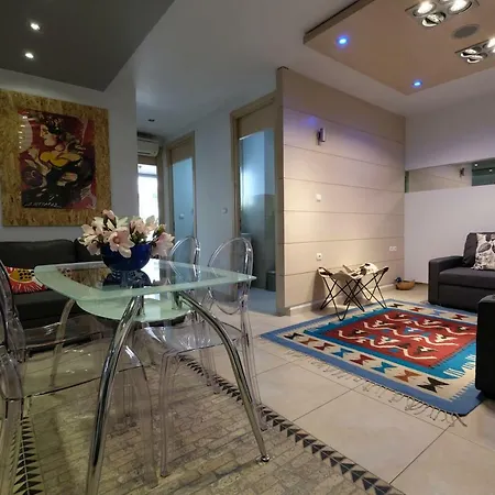 Luxury Cozy Large Apartment In The City Center-3