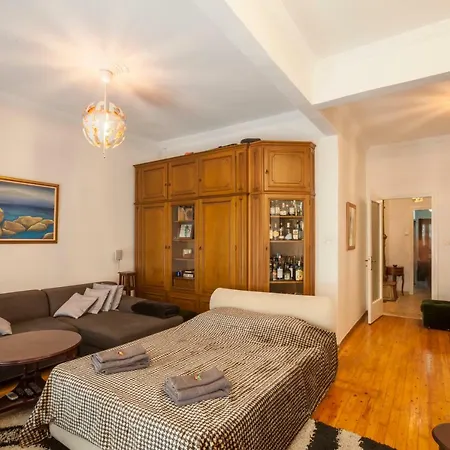 Amazing Super Central Apartment-3
