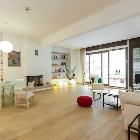 Stylish 3-Bedroom Apartment & Terrace-2