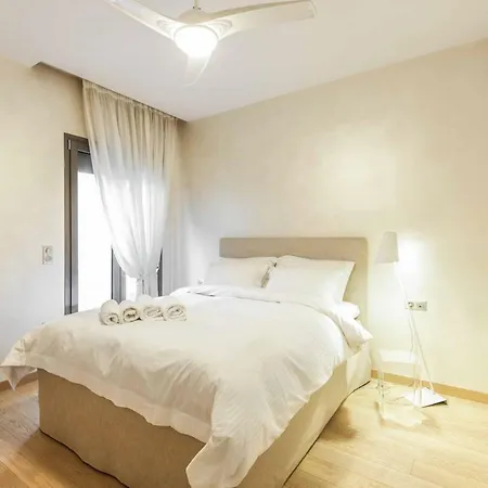 Stylish 3-Bedroom Apartment & Terrace-3
