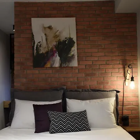Q Luxury Rooms-2