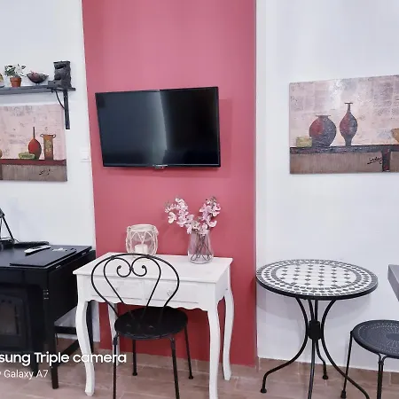 Cosy And Central Stoudio-2