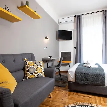 Downtown Luxury Boutique Suites : The Yellow Suite-2
