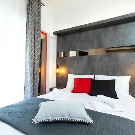 Downtown Luxury Boutique Suites : The Red Suite-2