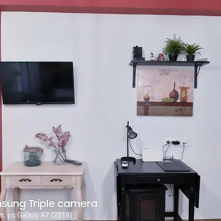 Cosy And Central Stoudio-3