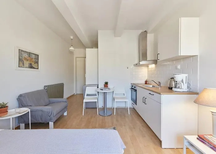 Bright Lovely Central Studio In Salonicco