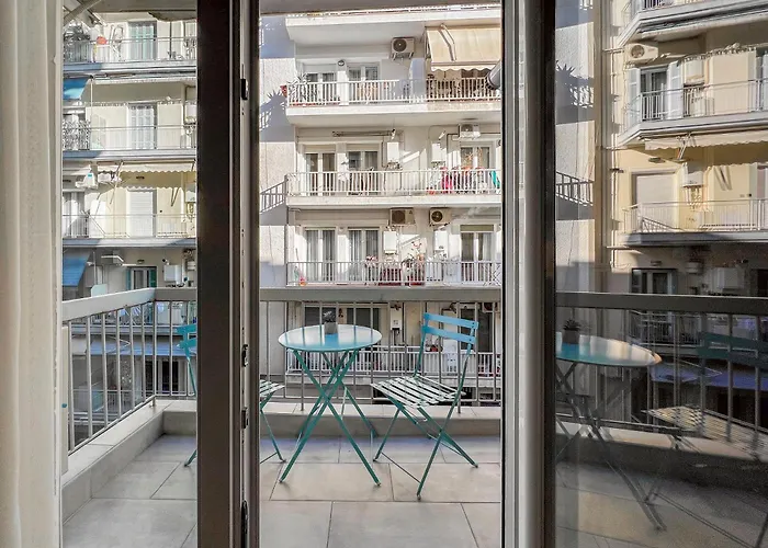 Huisdiervriedelijke Chic Suite Agia Sofia Metro - Incitybnb Thessaloniki