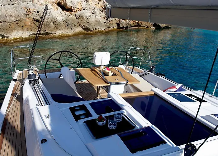 "Alkyoni" Sailing Yacht Hotel Thessaloniki