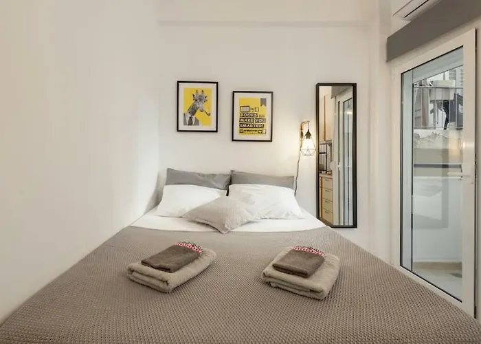 Central Studio! Fiber Wifi, Ac, Private, Self Check-In! Thessaloniki